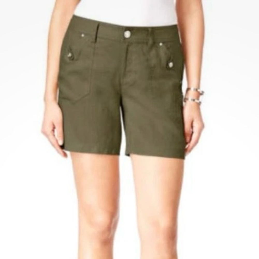 Old Navy- Vintage Y2K Olive Green Cuffed Shorts. Size: 14